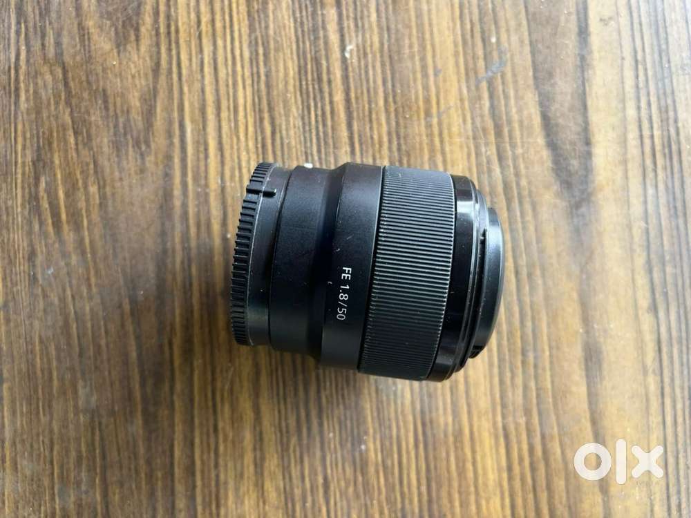 Sony A6400 Mirrorless Camera + Sony 50mm f/1.8 Lens