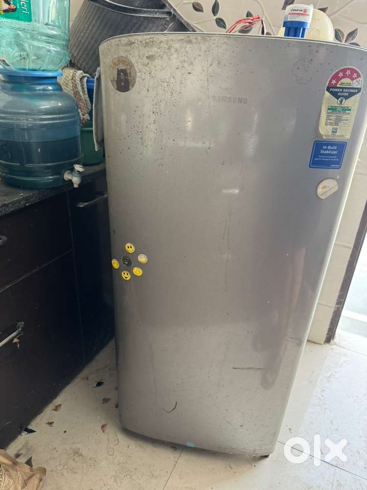 Seling my fridge with brilliant condition kindly messsage me