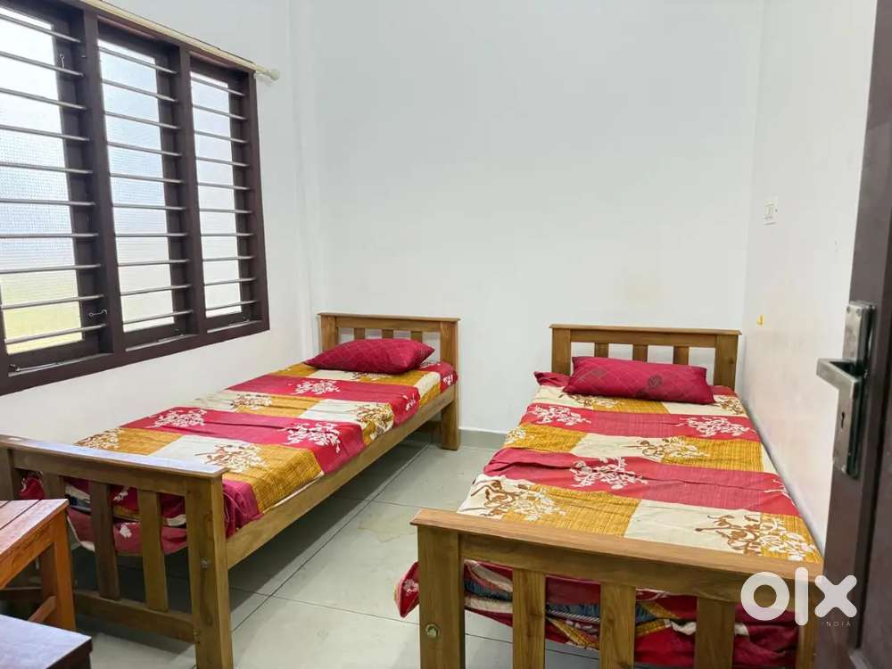 3bhk apartment gents bachelor allowed/Location infopark 2km idachira