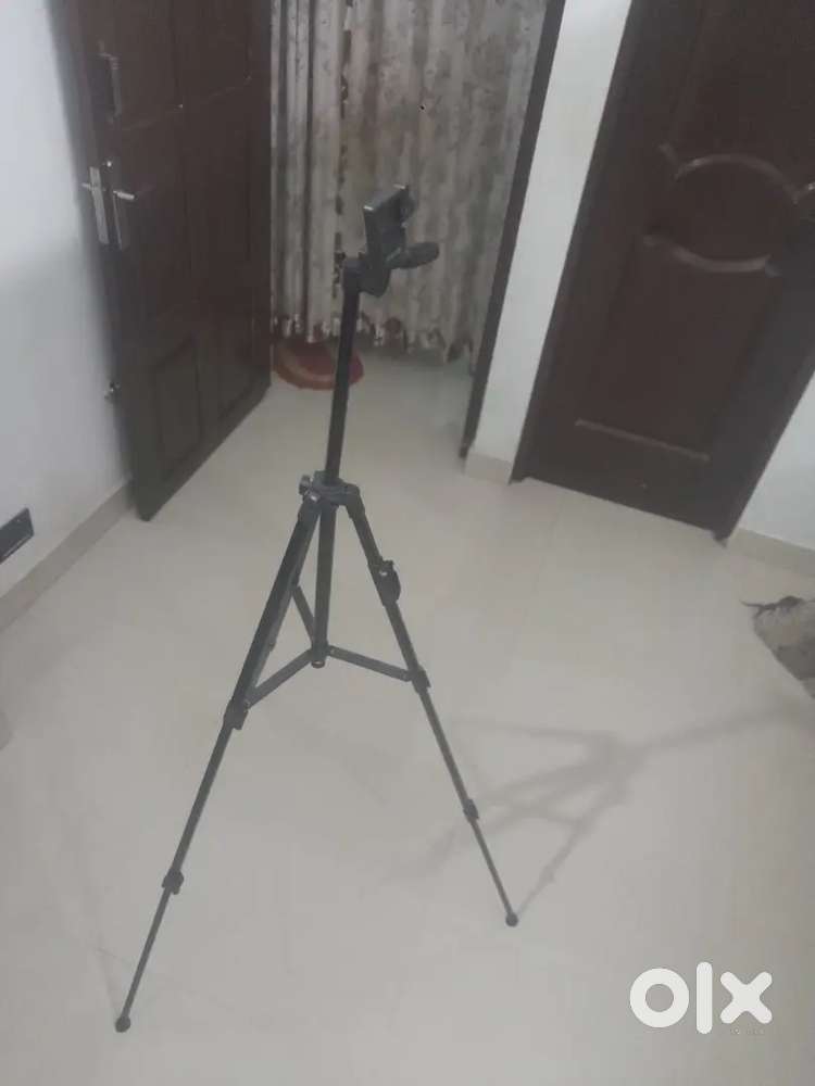Black Tripod