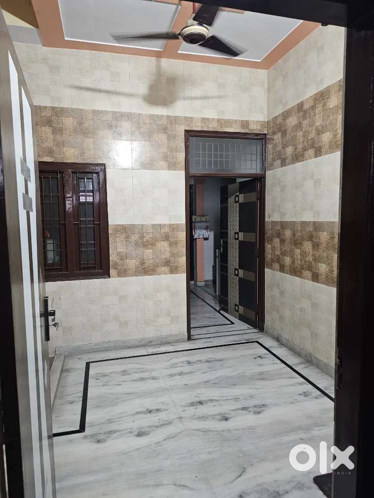 2 BHK available for rent, first floor