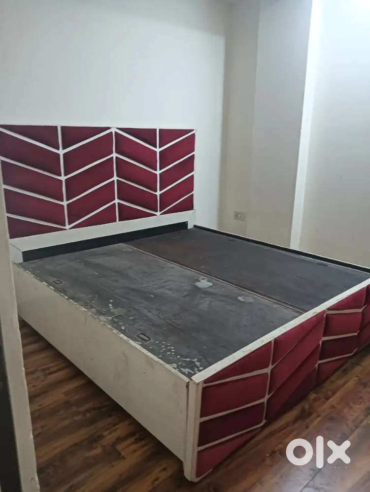 We want to sell our 2 king size beds of Rs 10,000/- per bed