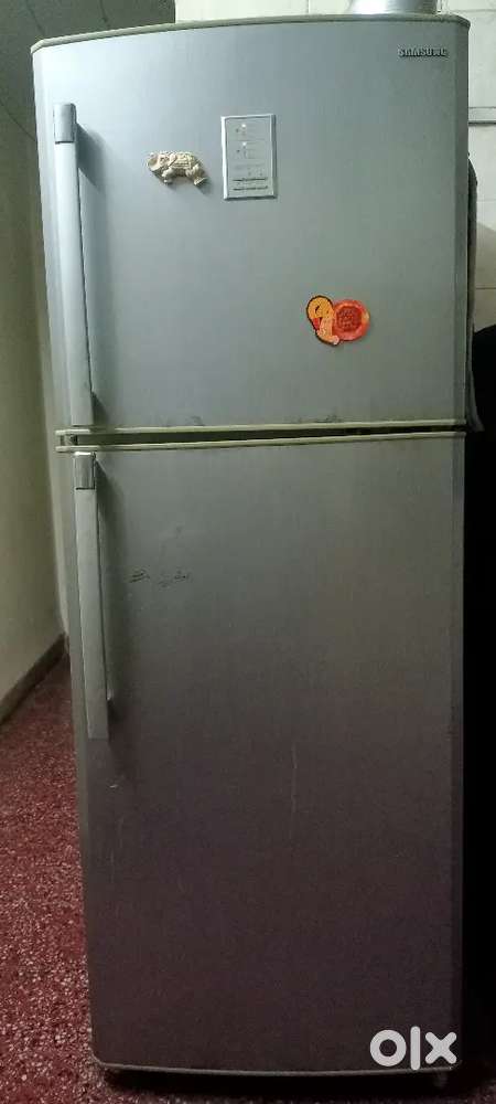 Double door Sumsung fridge for sale.
