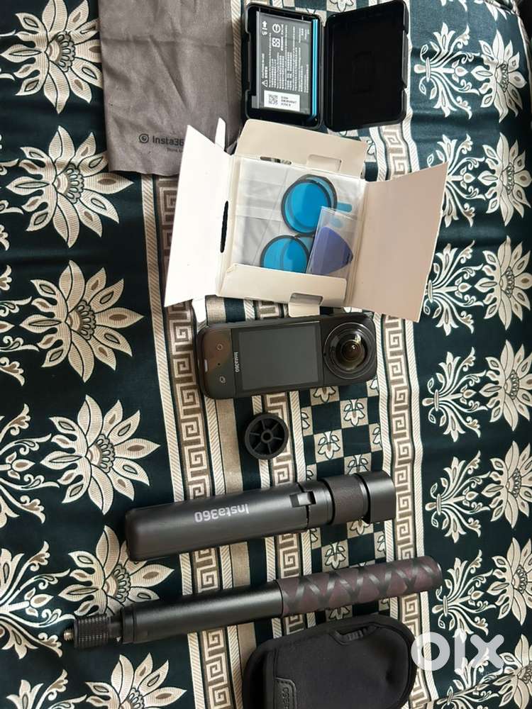 Insta 360 X3  creators kit  extra battery