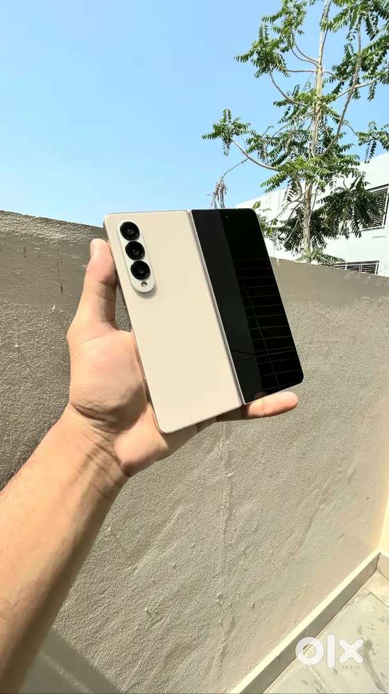Samsung galaxy fold 4 in excellent condition