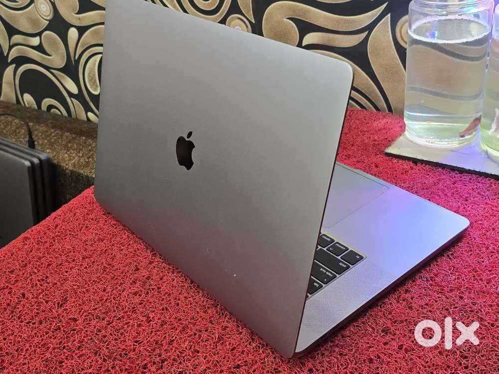 Apple Macbook Pro 2020 i7 16gb 512gb 5.5gb Graphics 16inch Retina
