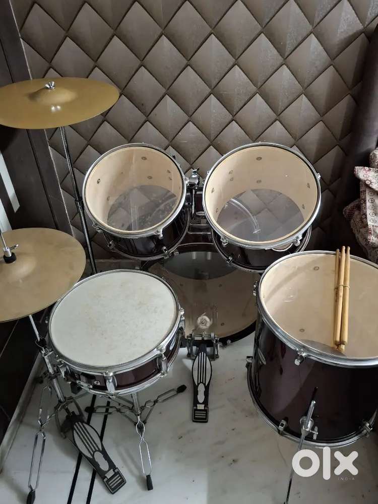Mapex Tornado Drumkit  2 pairs of drumsticks free