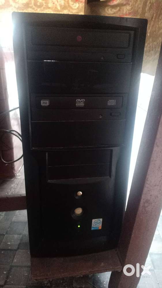 Intel Pentium 4 Desktop With Samsung Monitor Microtek UPS All Working
