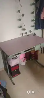 Computer Table urgent sell price negotiable