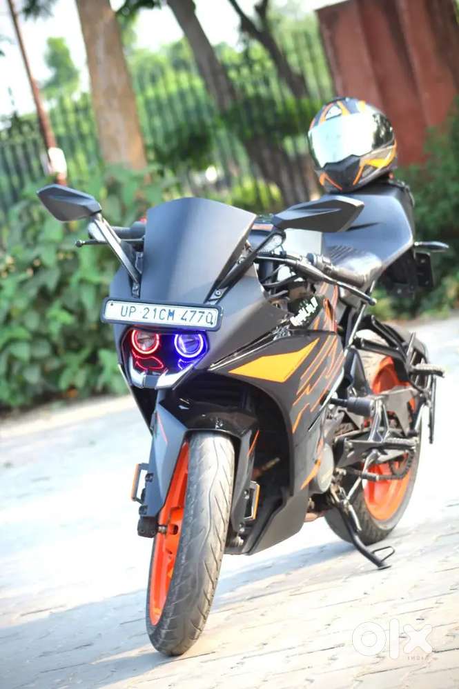 Gadi me koi kami nhi he gadi ak dum ok he