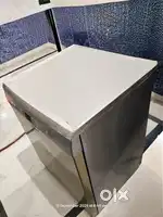 Dish washer