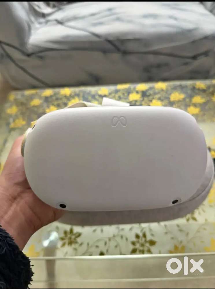 Oculus Quest 2 VR in Excellent Condition
