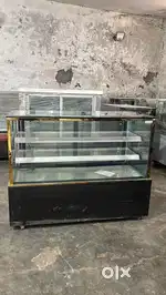 Stellar display fridge cake counter