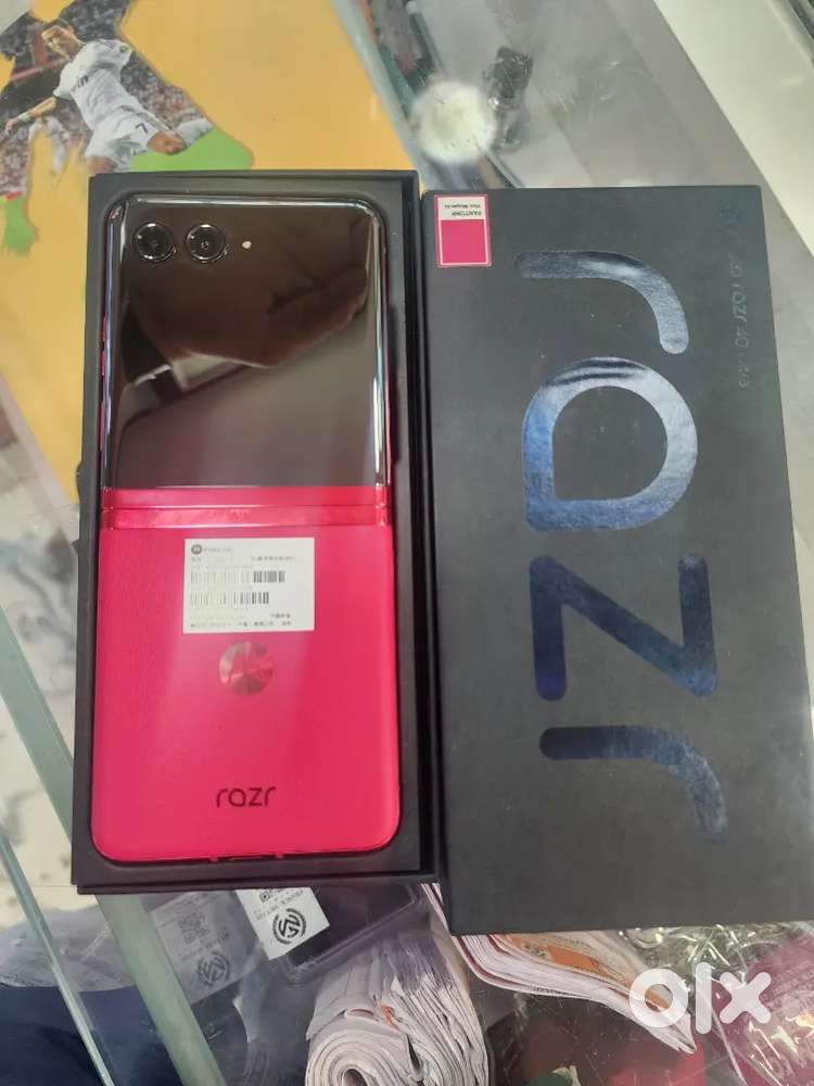 Moto razr 40 ultra international pc(price is fix n final)