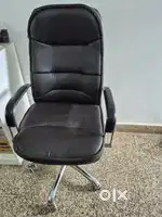 Office revolving chair in good condition