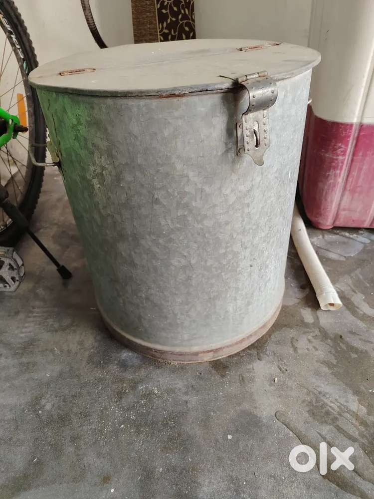 Hot water tank