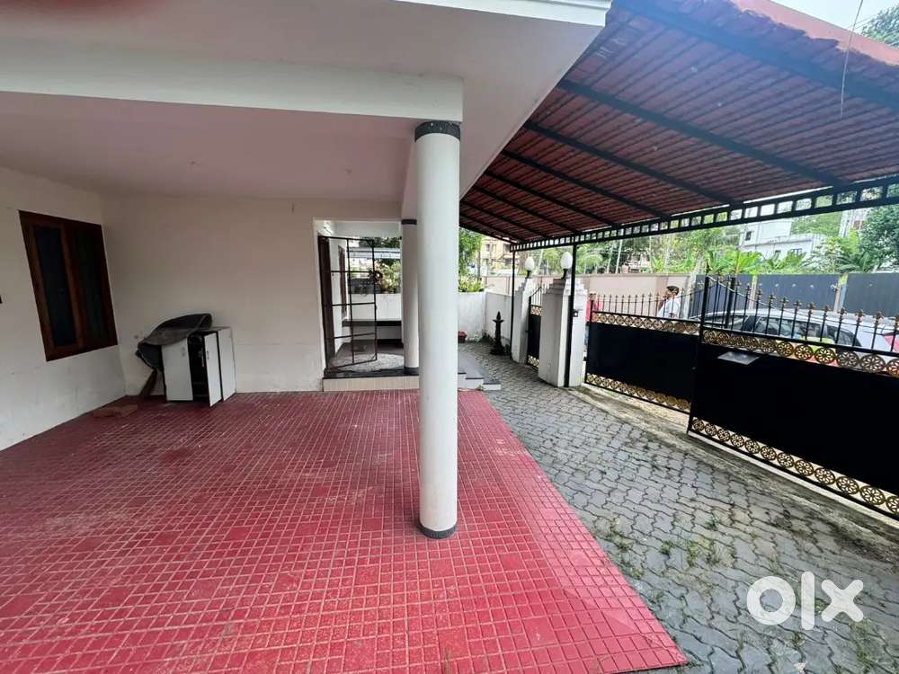 Independent House For Sale  Pipinmoodu 100mtr frm Main road...1.48cr