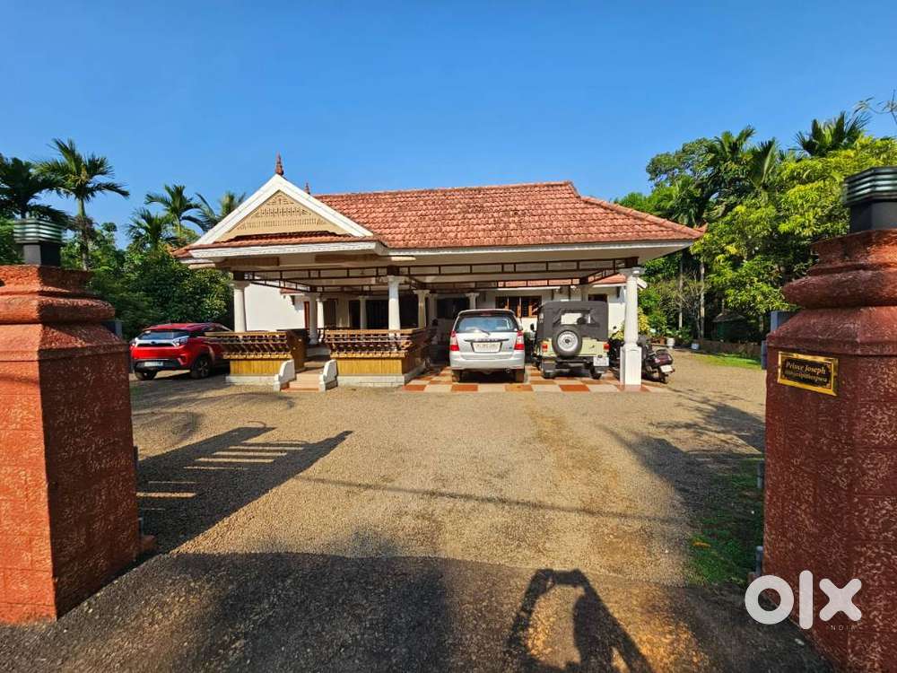 രാജകീയമായ അടിപൊളി വീട്  , പാലാ - കാഞ്ഞിരപ്പള്ളി റോഡിൽ