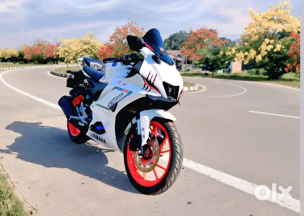 R15 V4 White Brand New Condition Fixed Rate