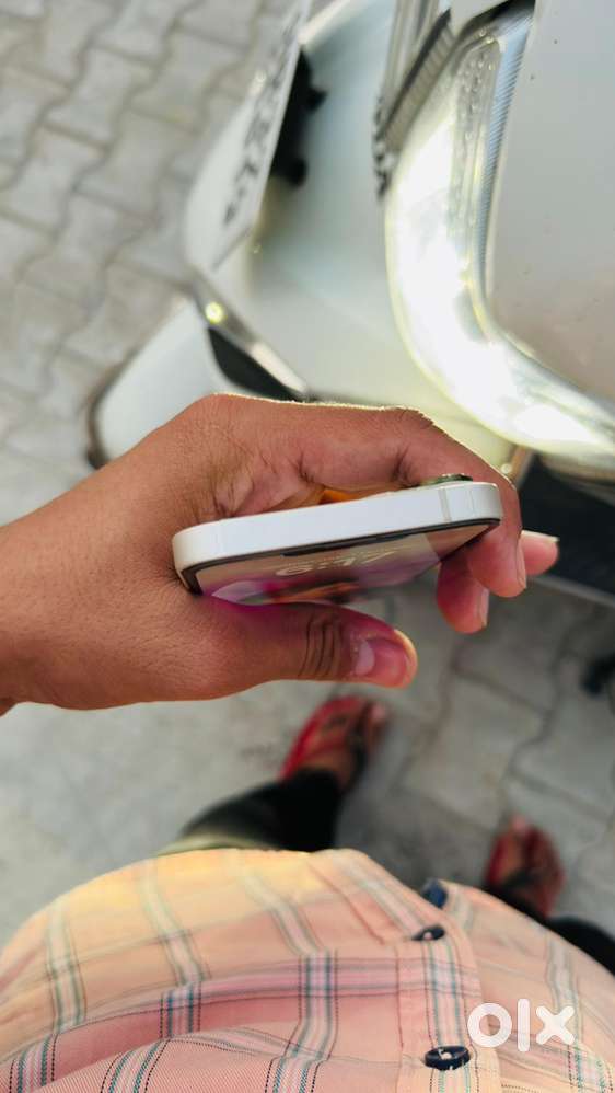 iphone 13(white colour) without any scratch