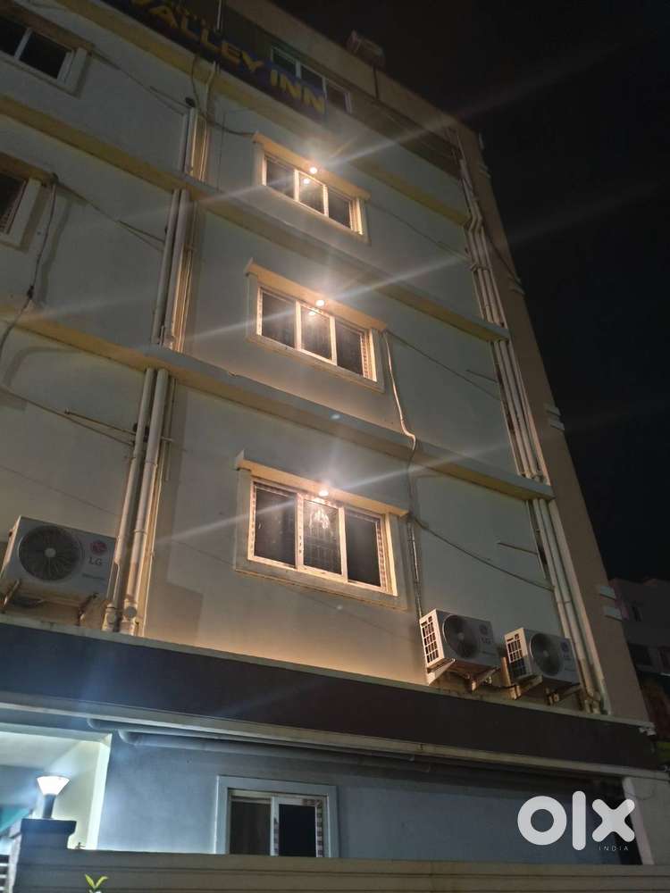 Receptionist night time