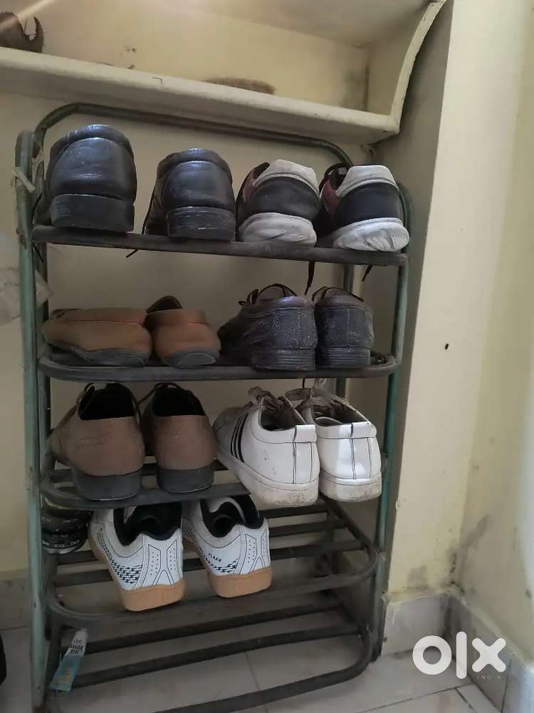 Shoe rack in good condition