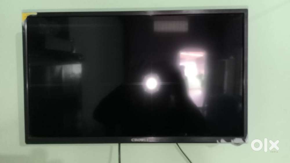 CROWN 24INCH TV