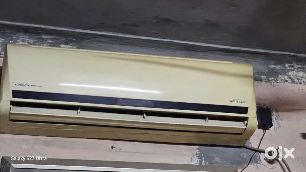 AC voltas 2 ton in working condition