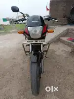 One  hand bike hai fine condition me , 1 kick me start hoti hai .