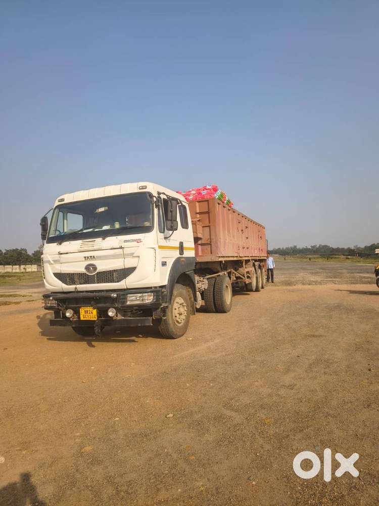 On road plot for sale and rent in redma