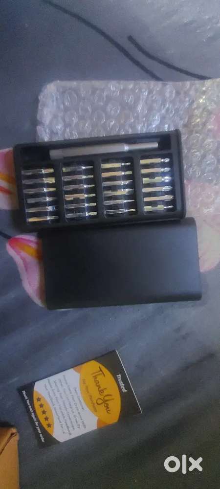 24-इन-1 प्रिसिजन स्क्रूड्राइवर सेट (सिर्फ एक बार इस्तेमाल)