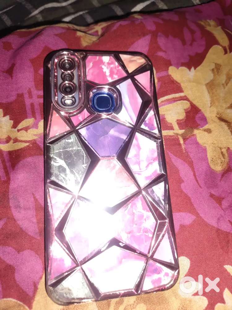 Vivo y12  in 3500 it's good condition .mobile and charger. 4gb. 64gb