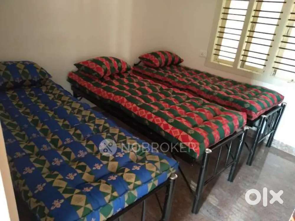 Rooms available for bachelors boys near Ravi talkies square.