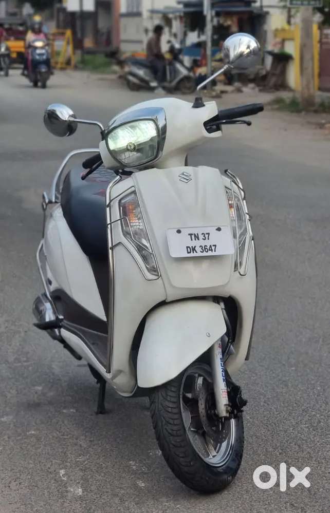 Suzuki access 125cc 2021 model white low km excellent condition low us