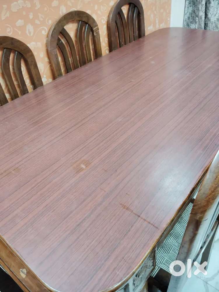 DINNING TABLE WITH 6 WOODEN CHAIRS