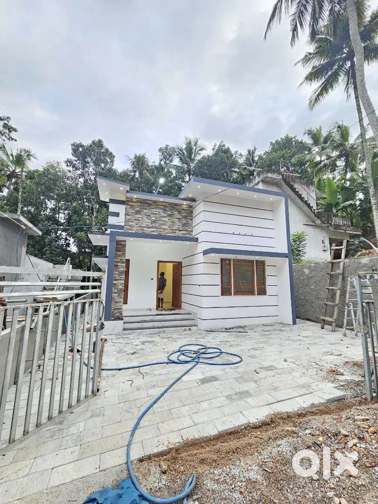 New house for sale Sreekaryam Ayirooppra