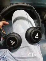 Boat airpode ..headphone and apple charger