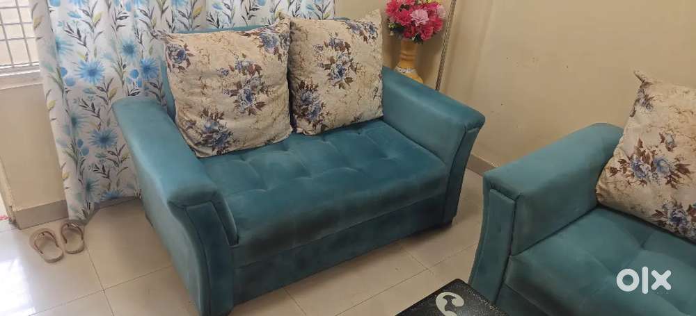 3+2 seater sofa set with centre table