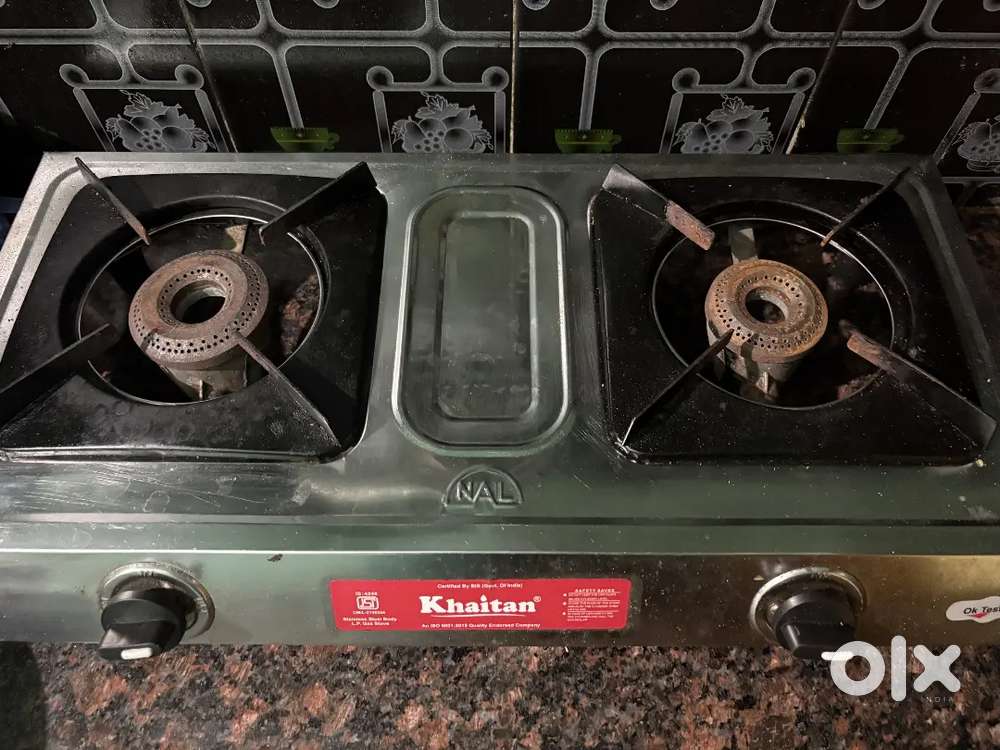 Gas stove and gas cylinder
