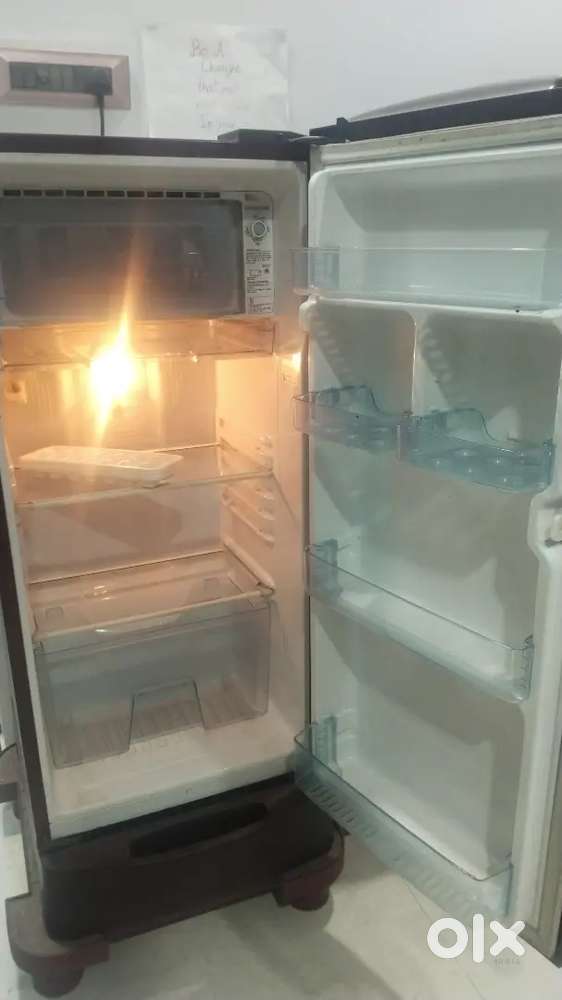 162 lrs Samsung Fridge with stand