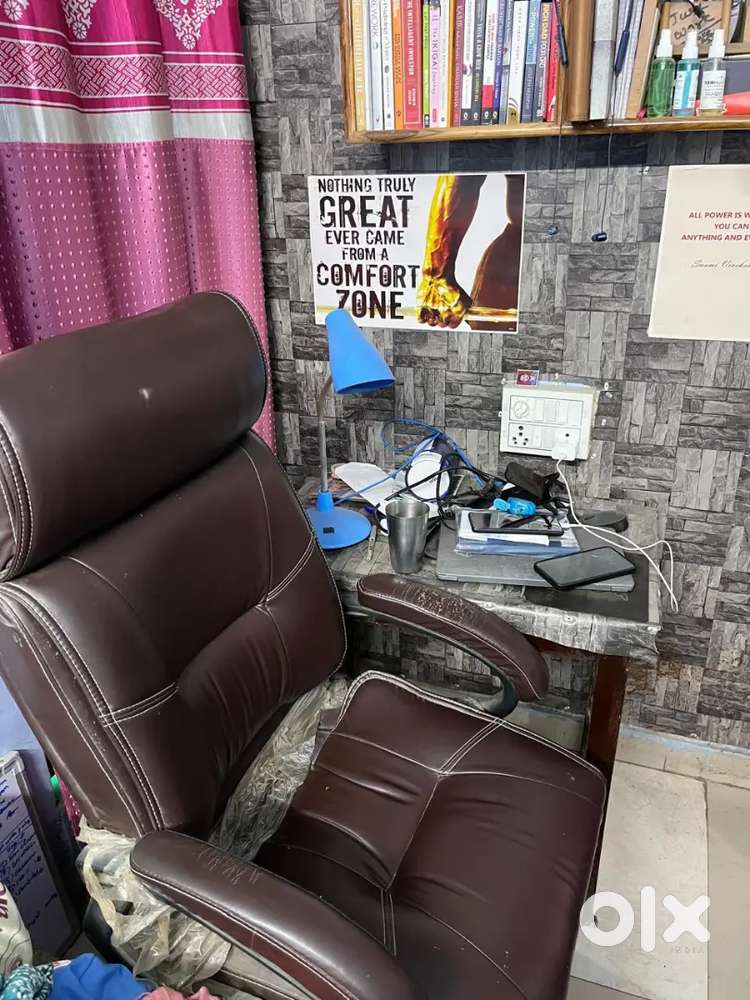 Double cushion heavy boss chair pure leather recliner actualprice ₹12k