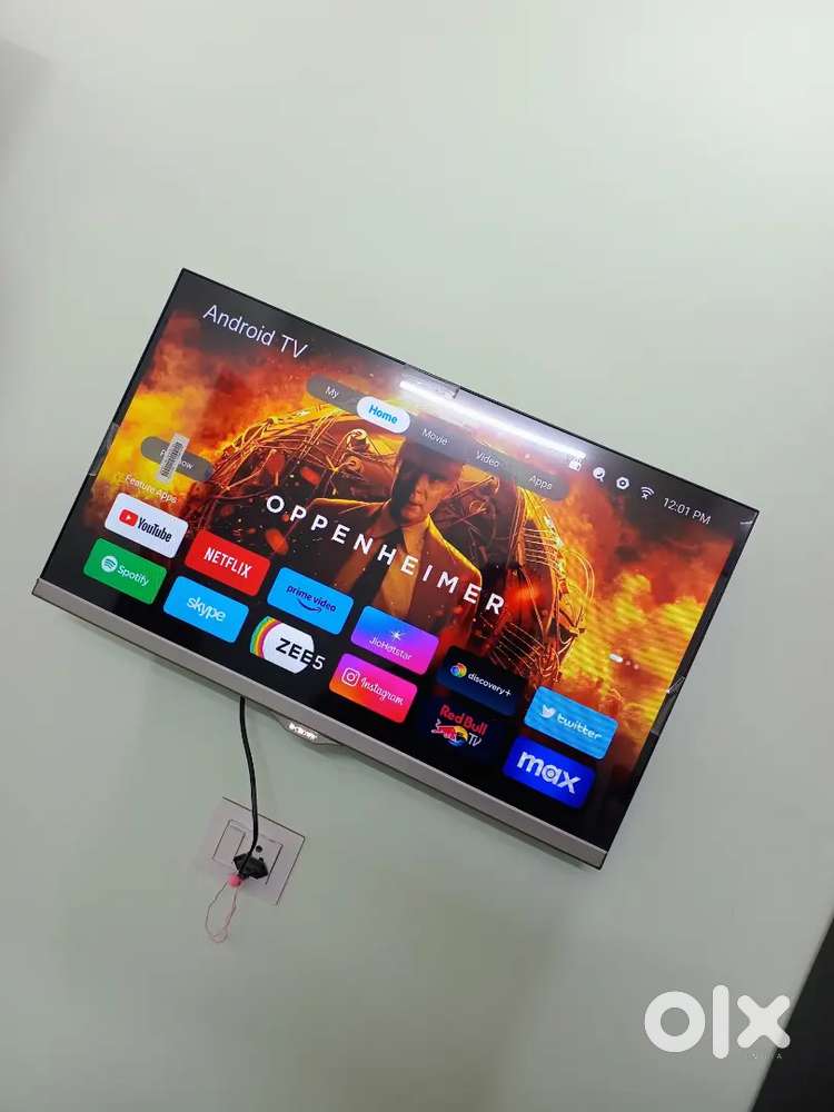 Crown Android tv 4k HD 32 inch With wallmount