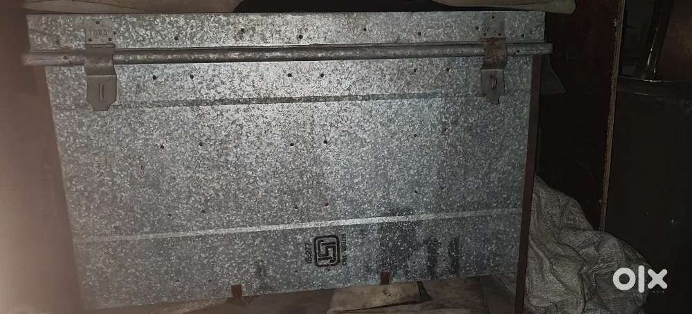 Stenleen steel box trunk