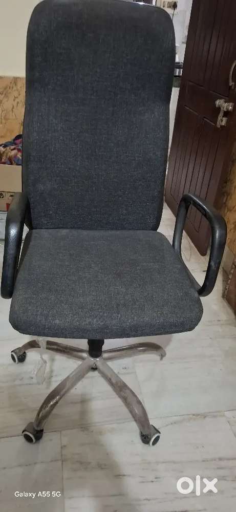 Resolving chair 1 pic urgent sell karna hai