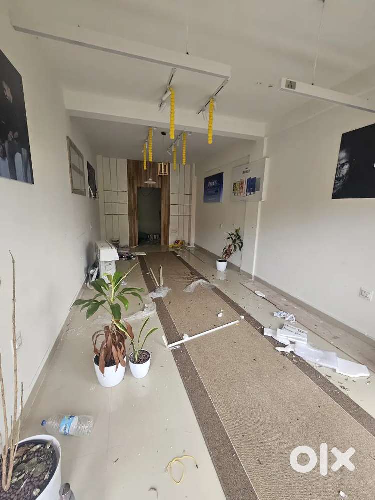 തൃശ്ശൂർ പടിഞ്ഞാറെ കോട്ട സമീപം  375 sqft ഓഫീസ് മുറി വാടകയ്ക്ക്