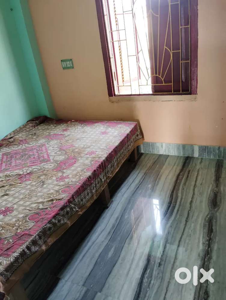 Only bachelor allowed , only genuine person call or sms