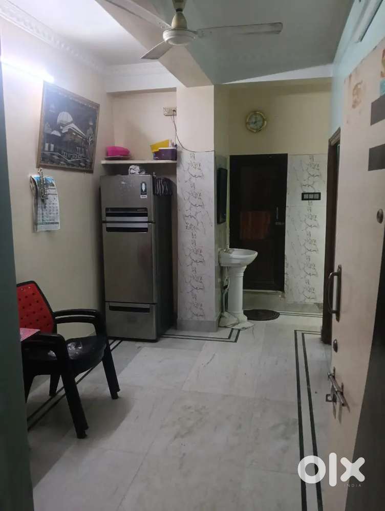 2bhk flat salami bhara 8 years old