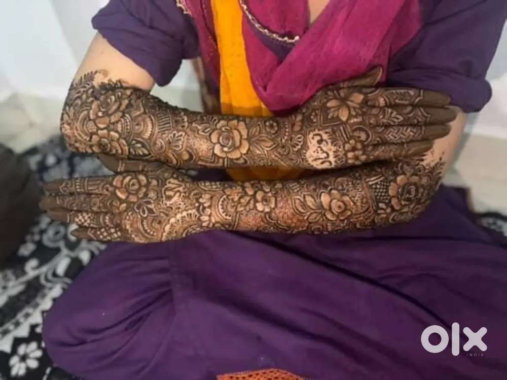 Mehndi artist