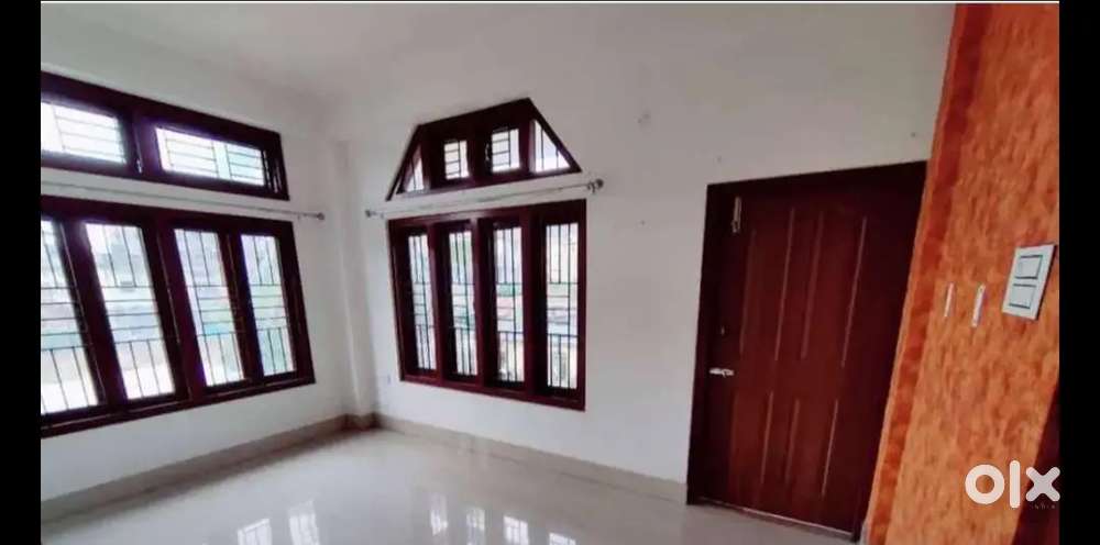 Independent flats n house 1bhk,2bhk,3bhk are available in main place