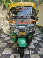 BAJA RE CNG (2024)